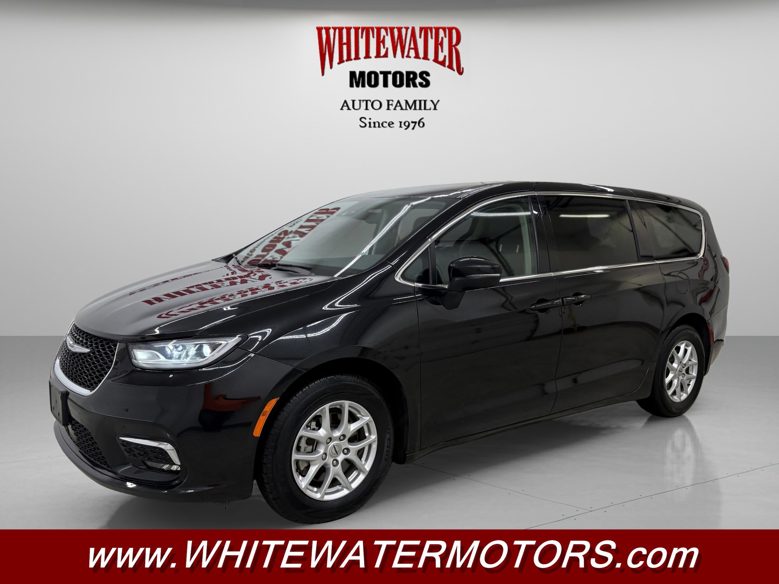 2023 Chrysler Pacifica Touring L's photo