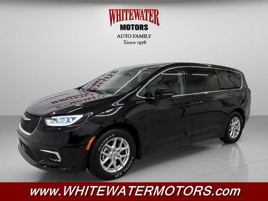 Used 2024 Chrysler Pacifica Touring L Mini-van, Passenger