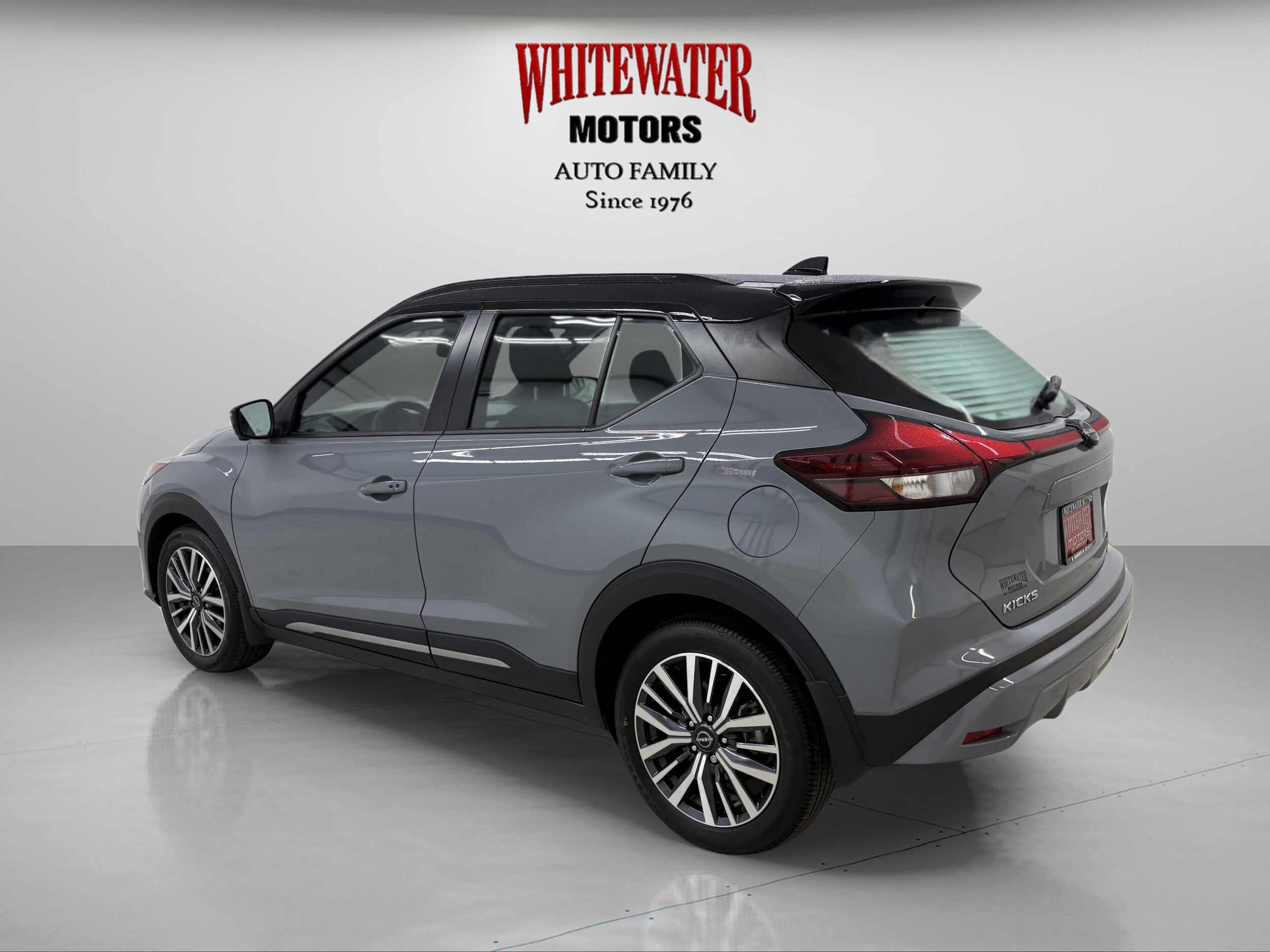 2024 Nissan Kicks SR photo 2