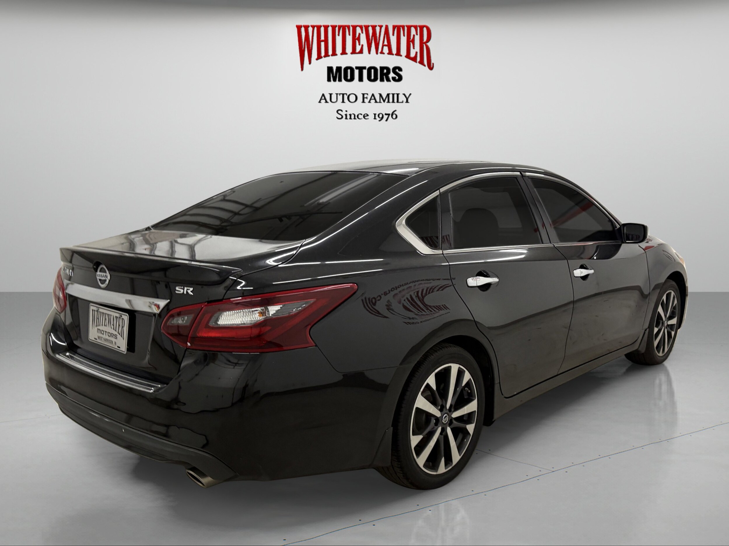 2017 Nissan Altima 2.5 SR photo 2