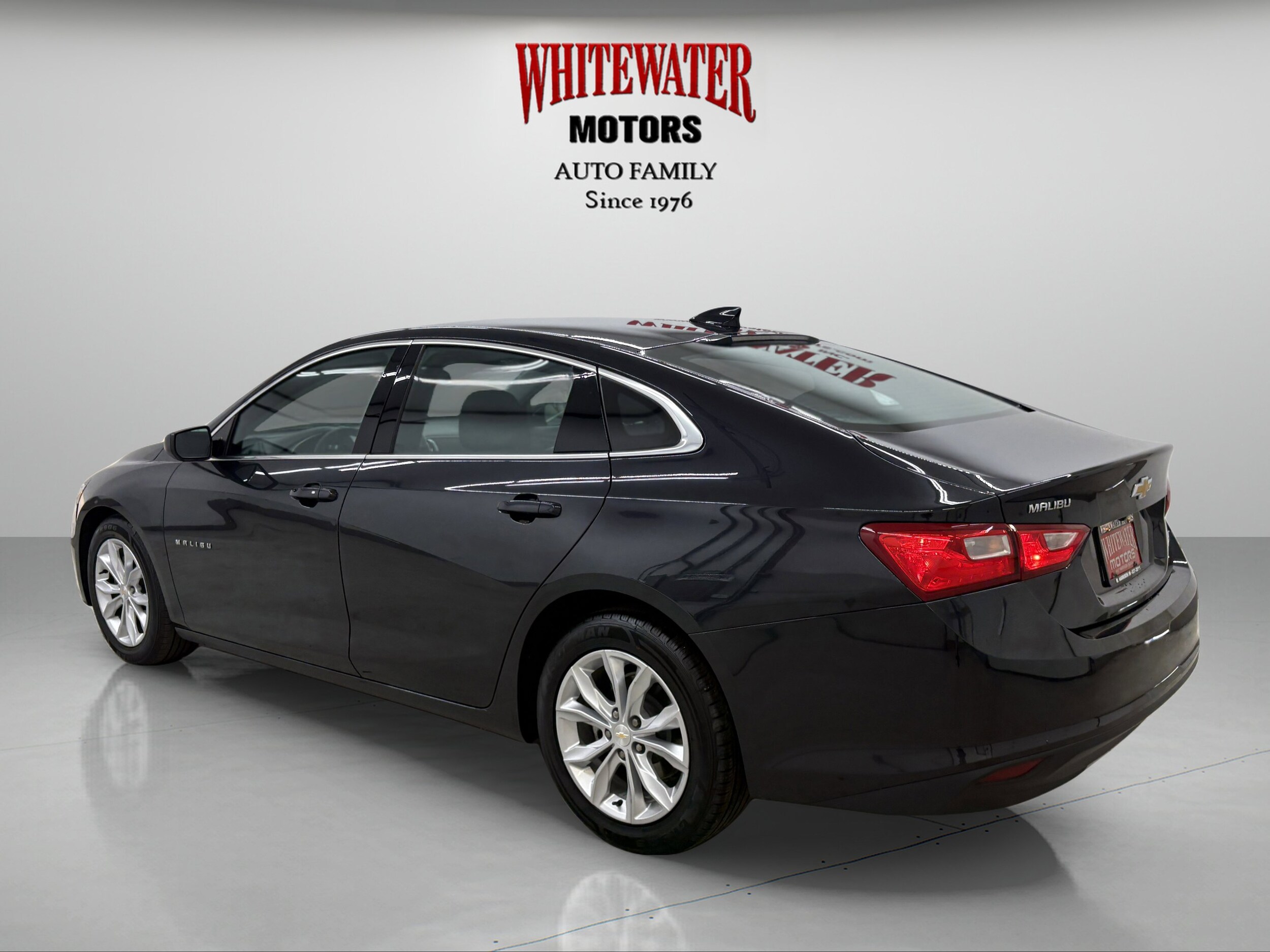 2023 Chevrolet Malibu 1LT photo 2