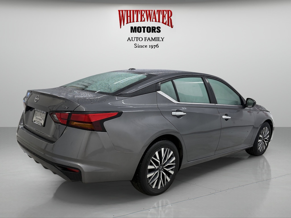 Used 2024 Nissan Altima 2.5 SV 4dr Car