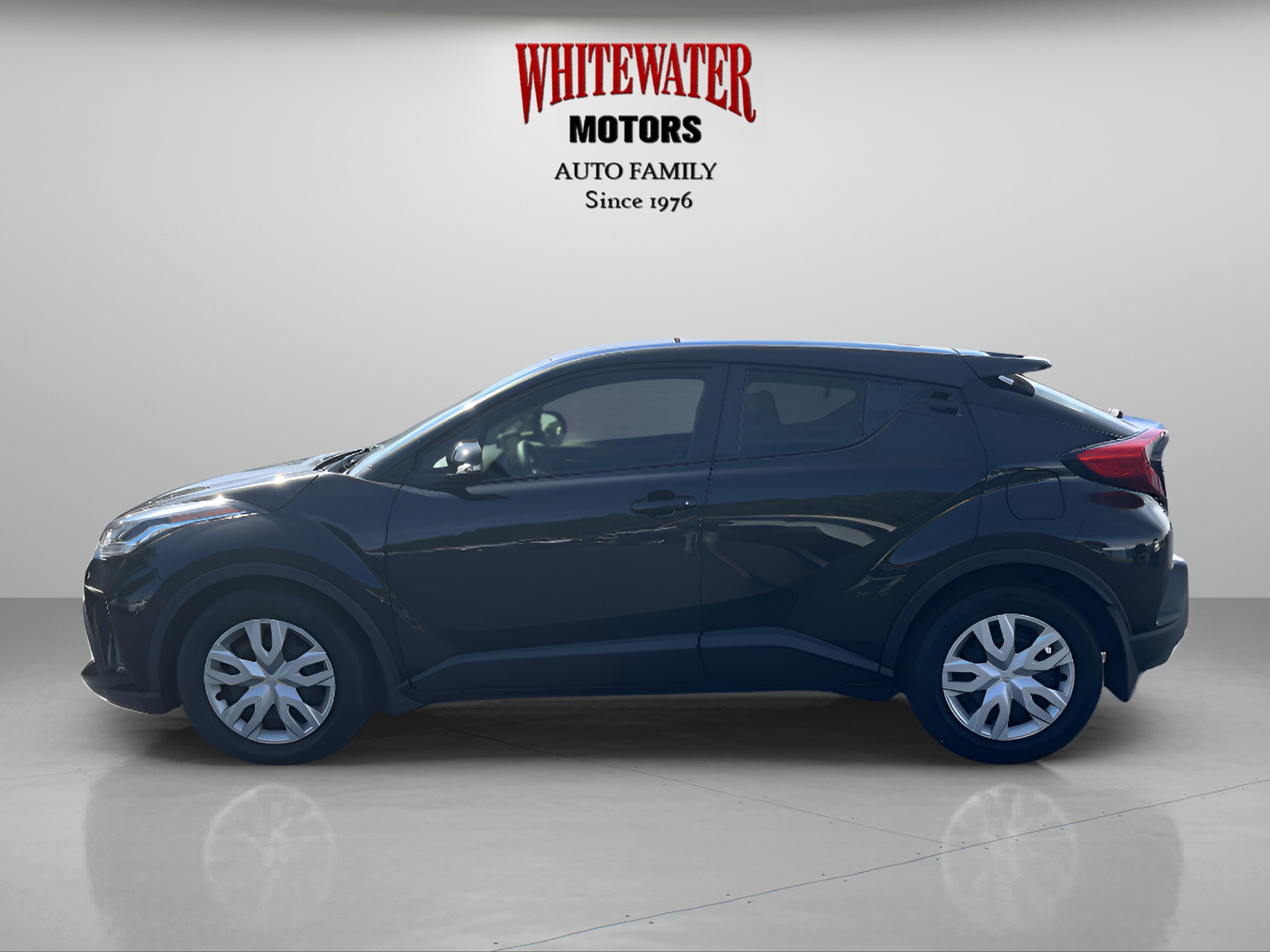 2021 Toyota C-HR LE photo 2