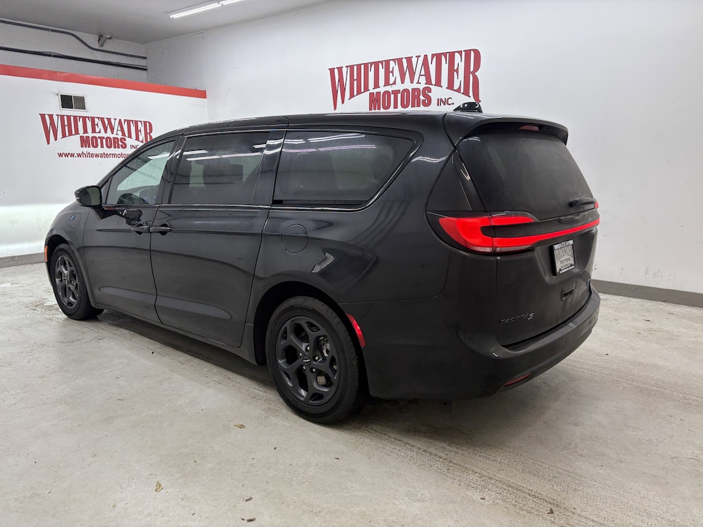Used 2022 Chrysler Pacifica Hybrid Touring L Mini-van, Passenger