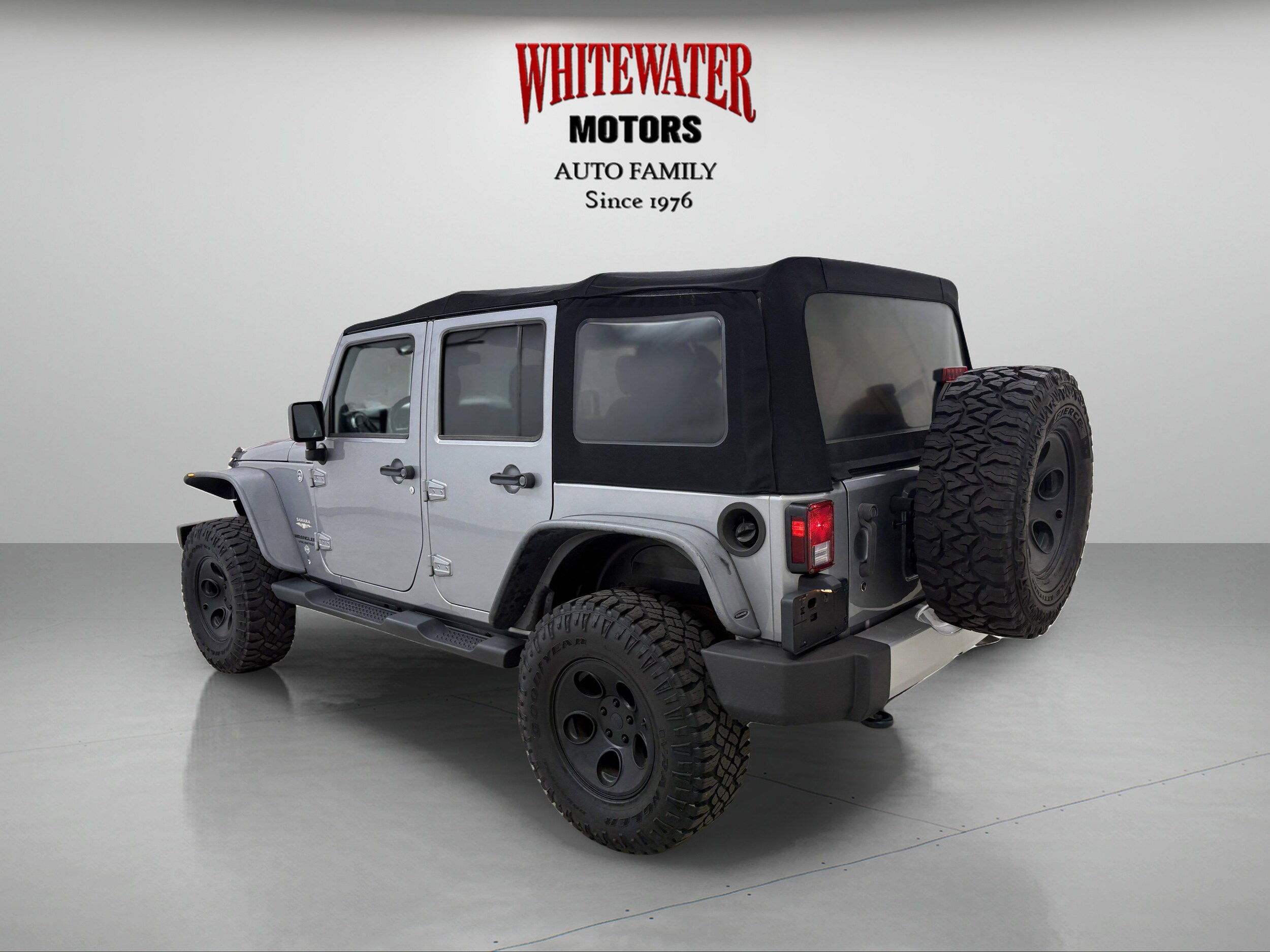 2014 Jeep Wrangler Unlimited Sahara photo 2