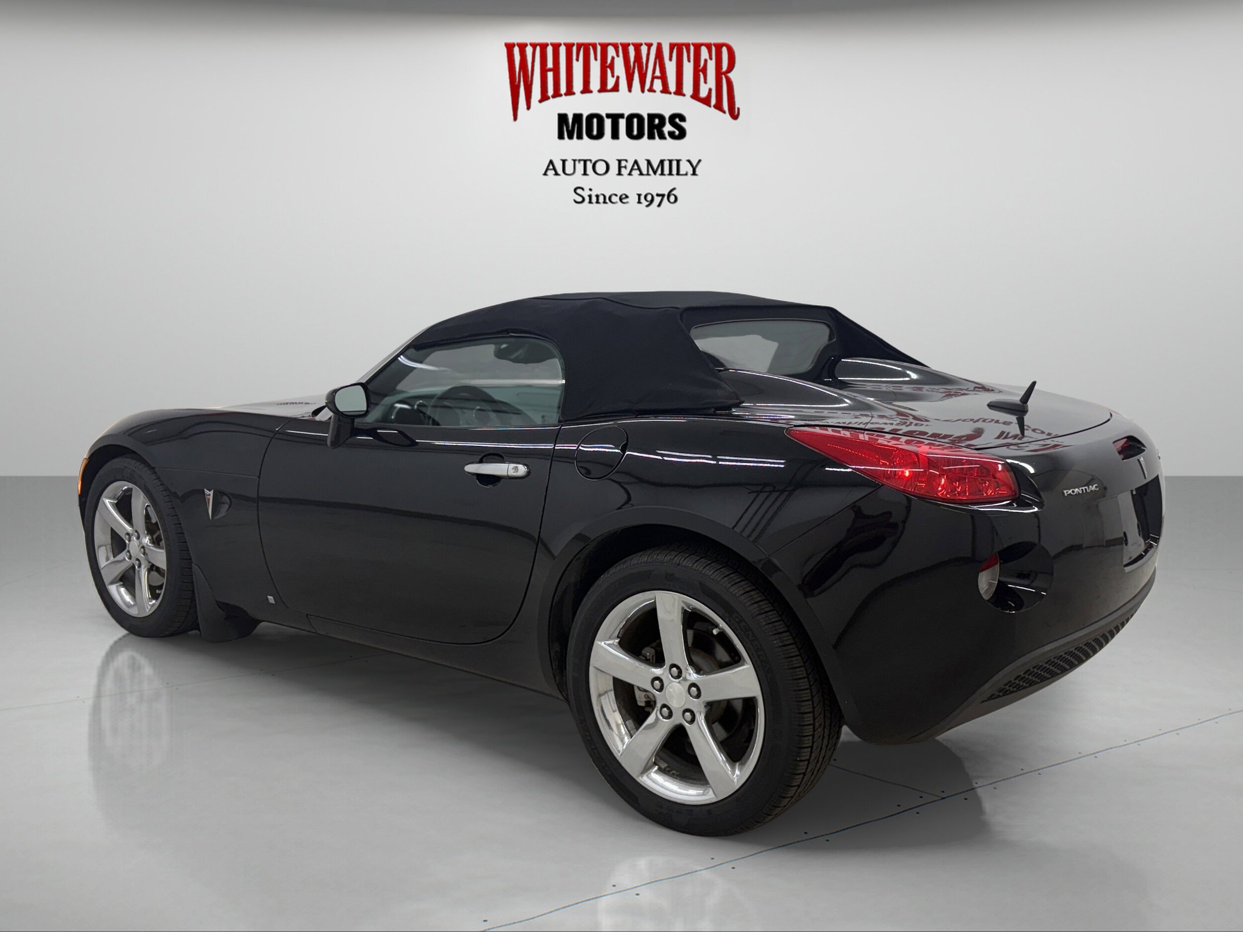 2008 Pontiac Solstice Base Convertible photo 3
