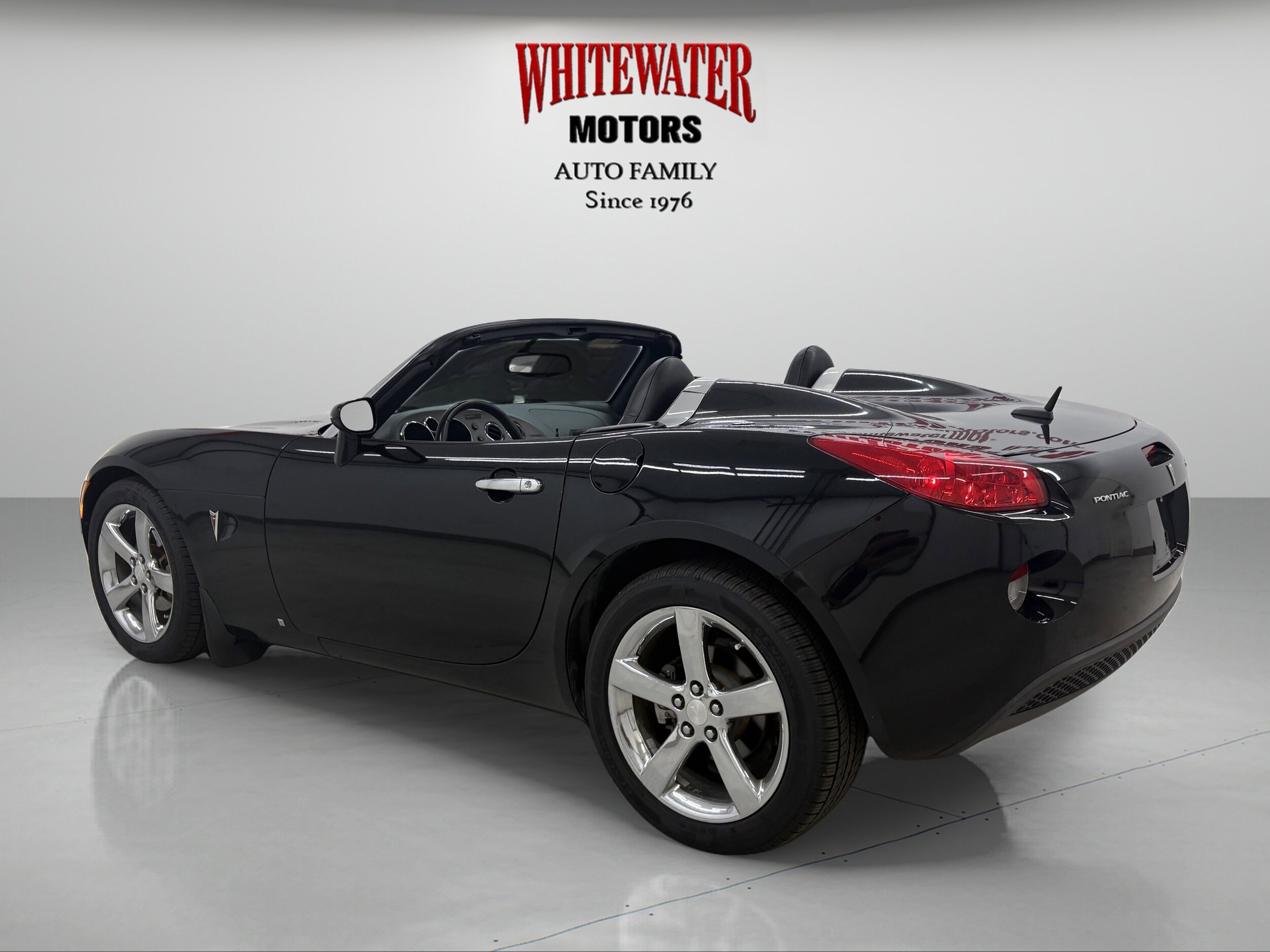 2008 Pontiac Solstice Base Convertible photo 2