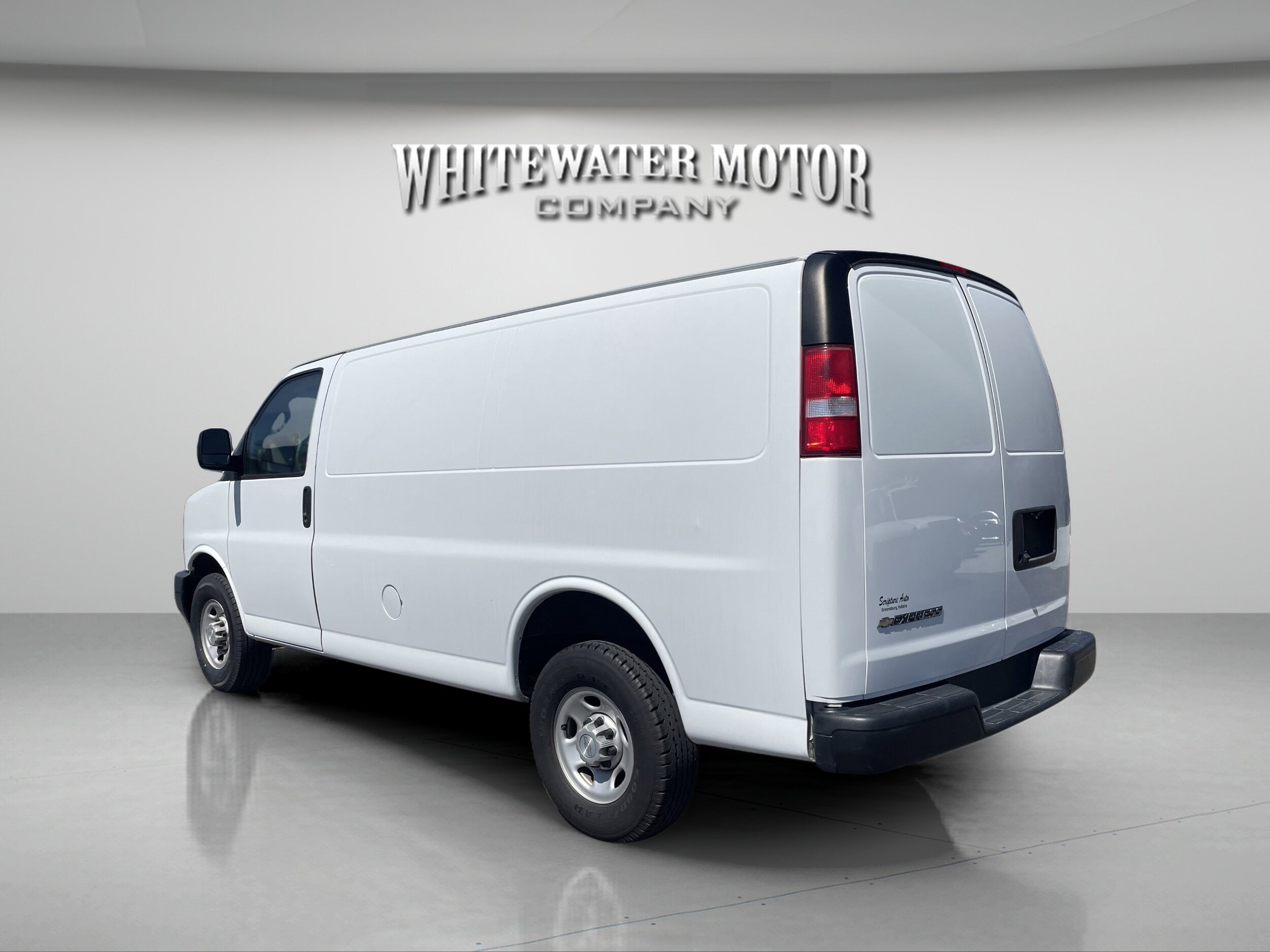 2018 Chevrolet Express 2500 Work Van photo 3
