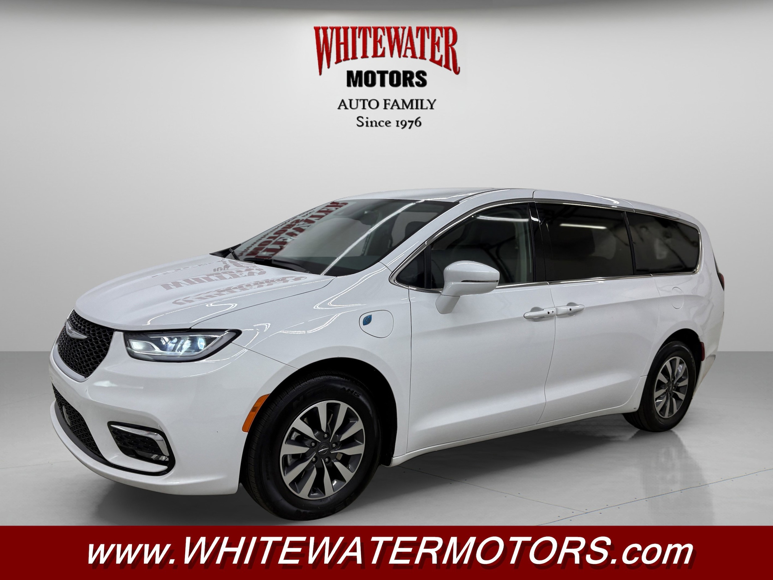 2022 Chrysler Pacifica Hybrid Touring L Hybrid's photo