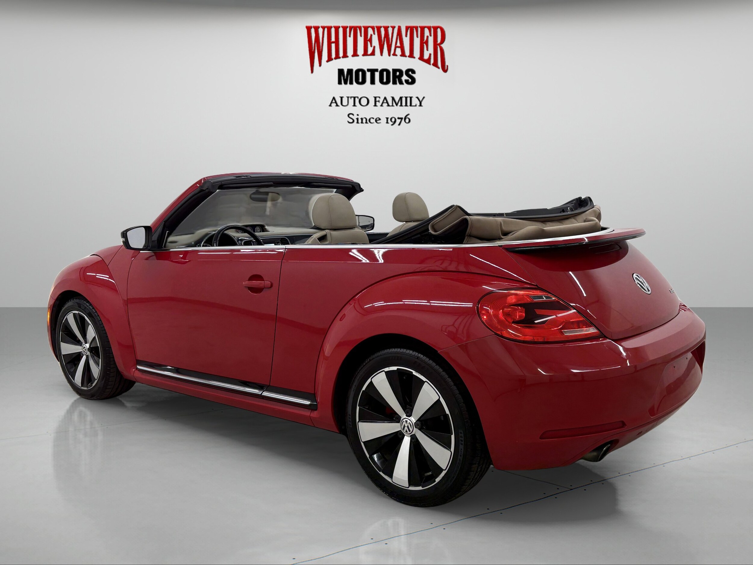 2013 Volkswagen Beetle Convertible photo 2