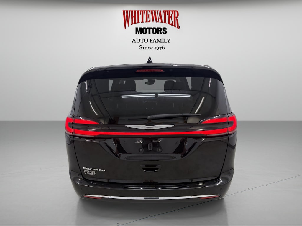 Used 2024 Chrysler Pacifica Touring L Mini-van, Passenger