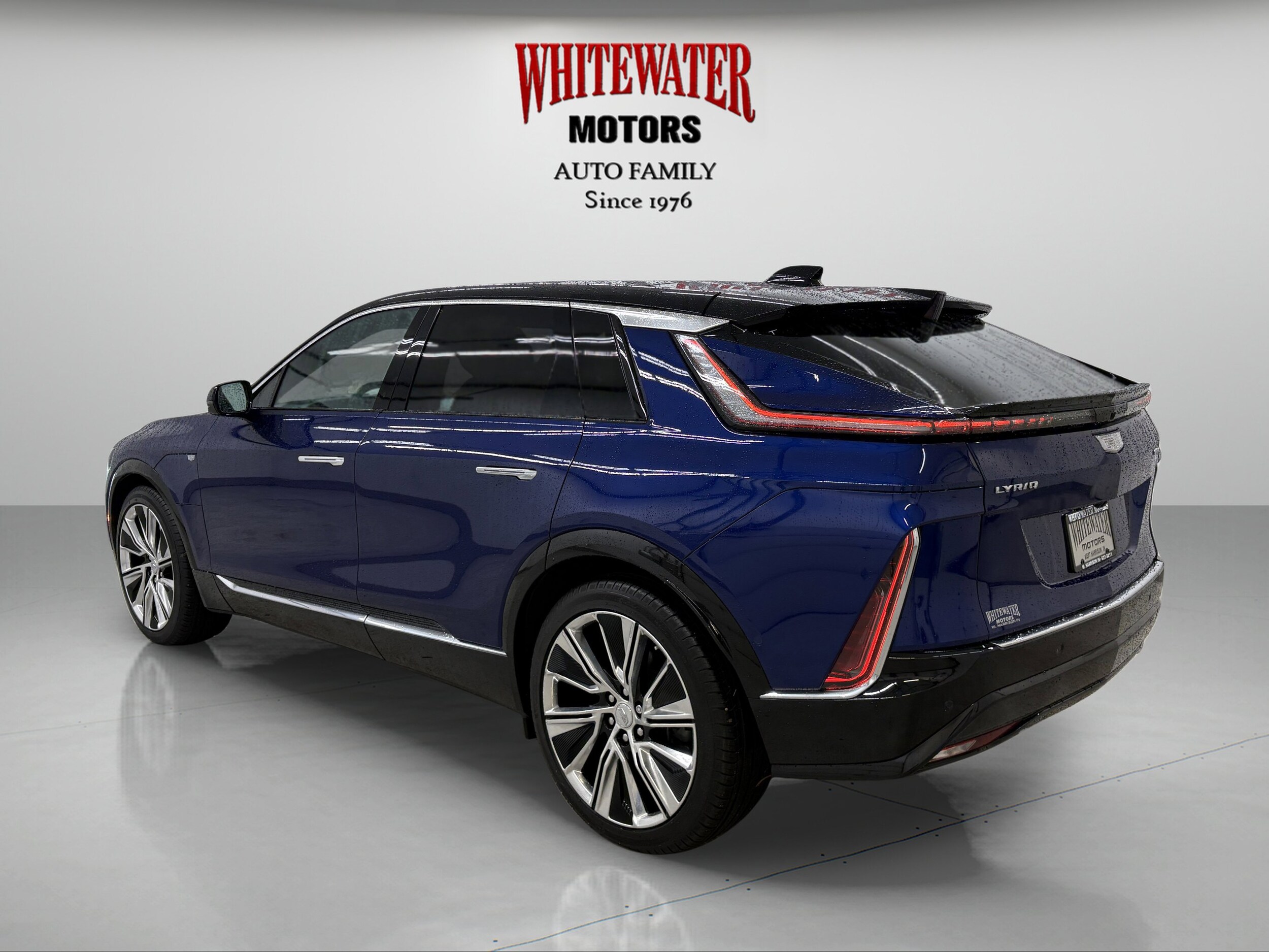 2024 Cadillac Lyriq Luxury photo 2