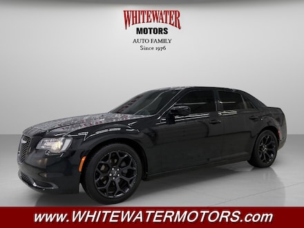 2019 Chrysler 300 Touring 4dr Car