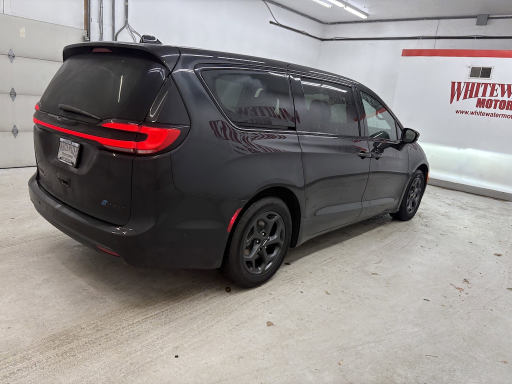Used 2022 Chrysler Pacifica Hybrid Touring L Mini-van, Passenger