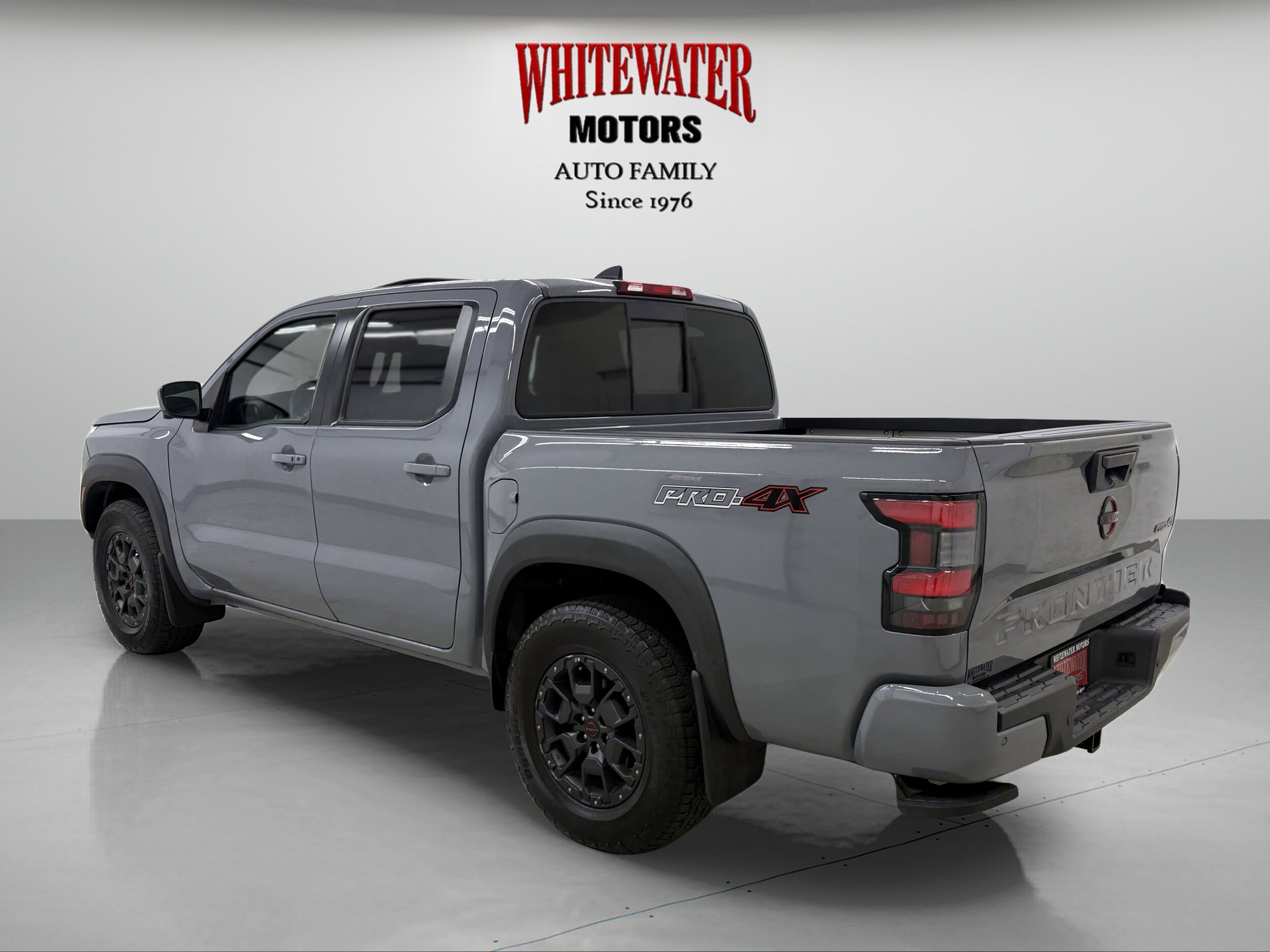 2022 Nissan Frontier PRO-4X Crew Cab photo 2