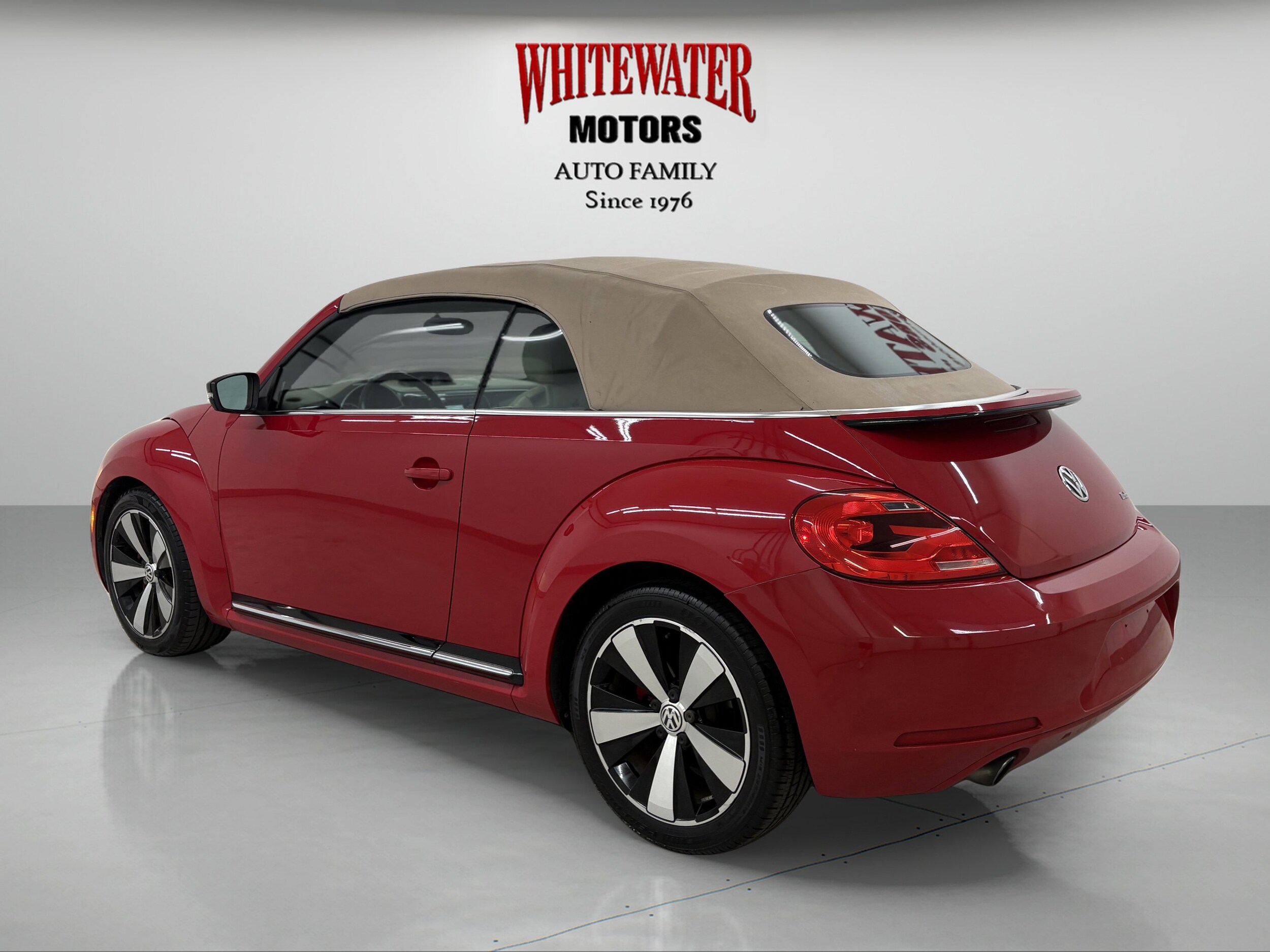 2013 Volkswagen Beetle Convertible photo 3