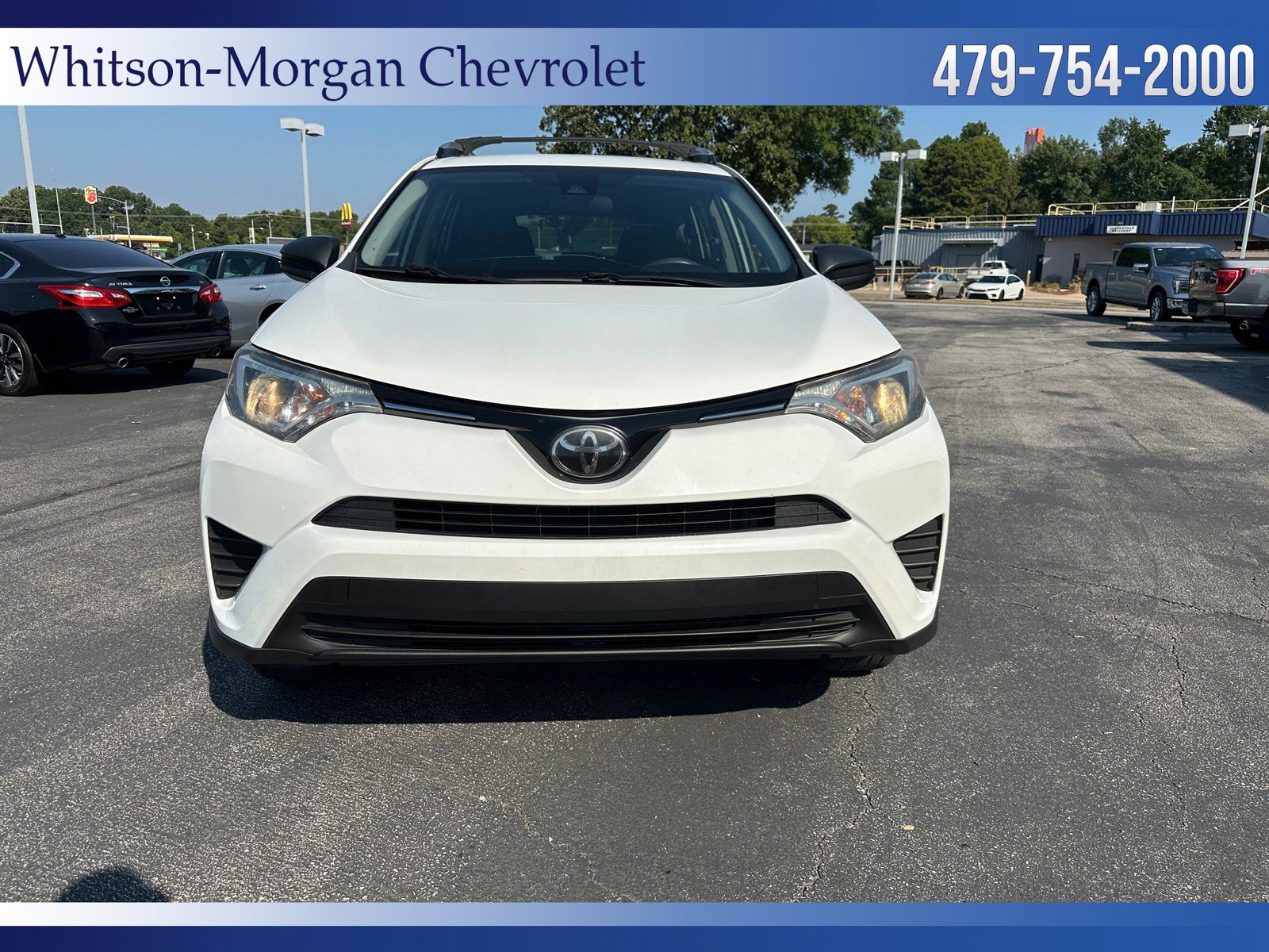 Used 2018 Toyota RAV4 LE with VIN JTMZFREV8JJ746593 for sale in Clarksville, AR