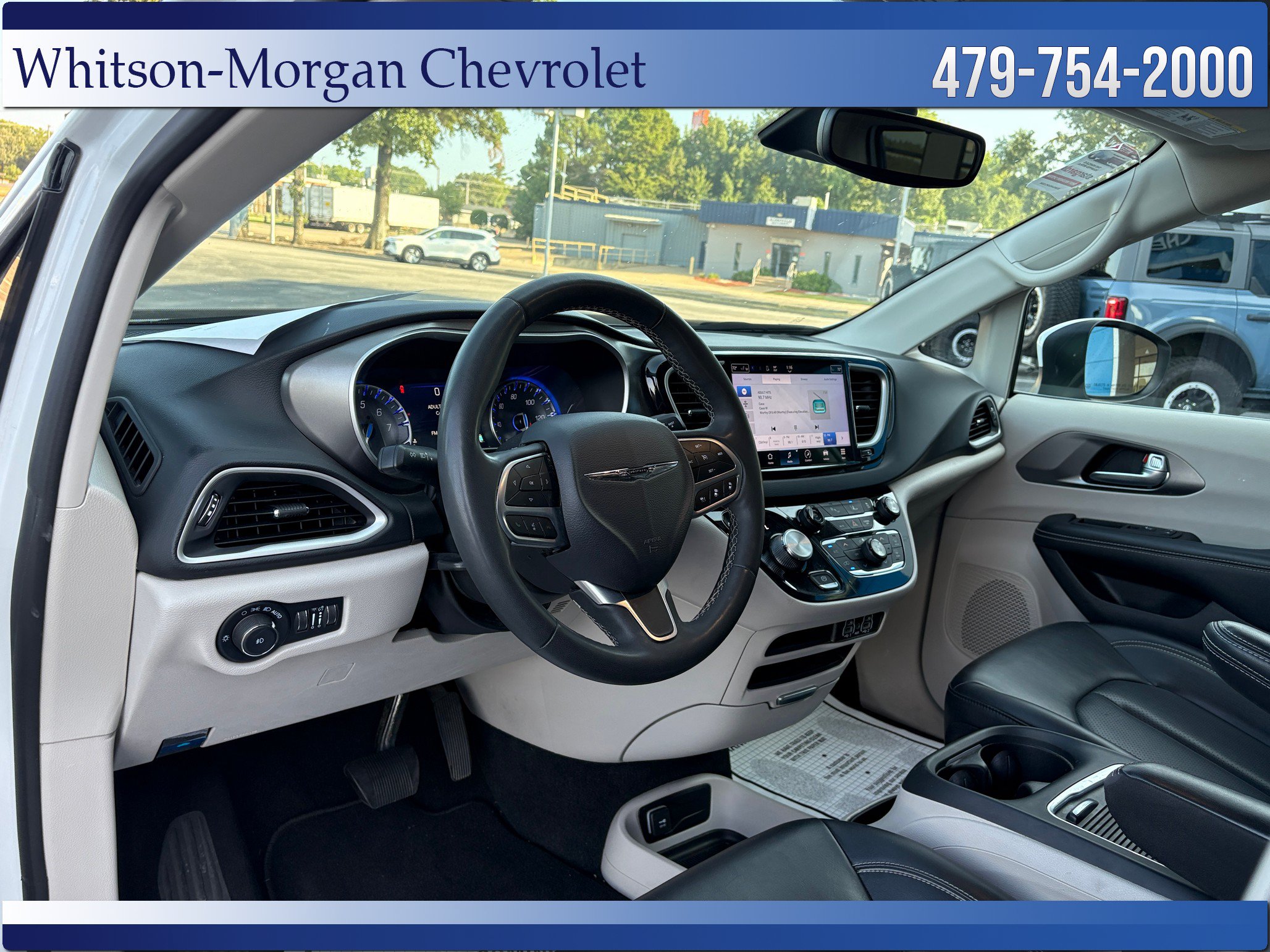 2023 Chrysler Pacifica Touring L - Photo 10
