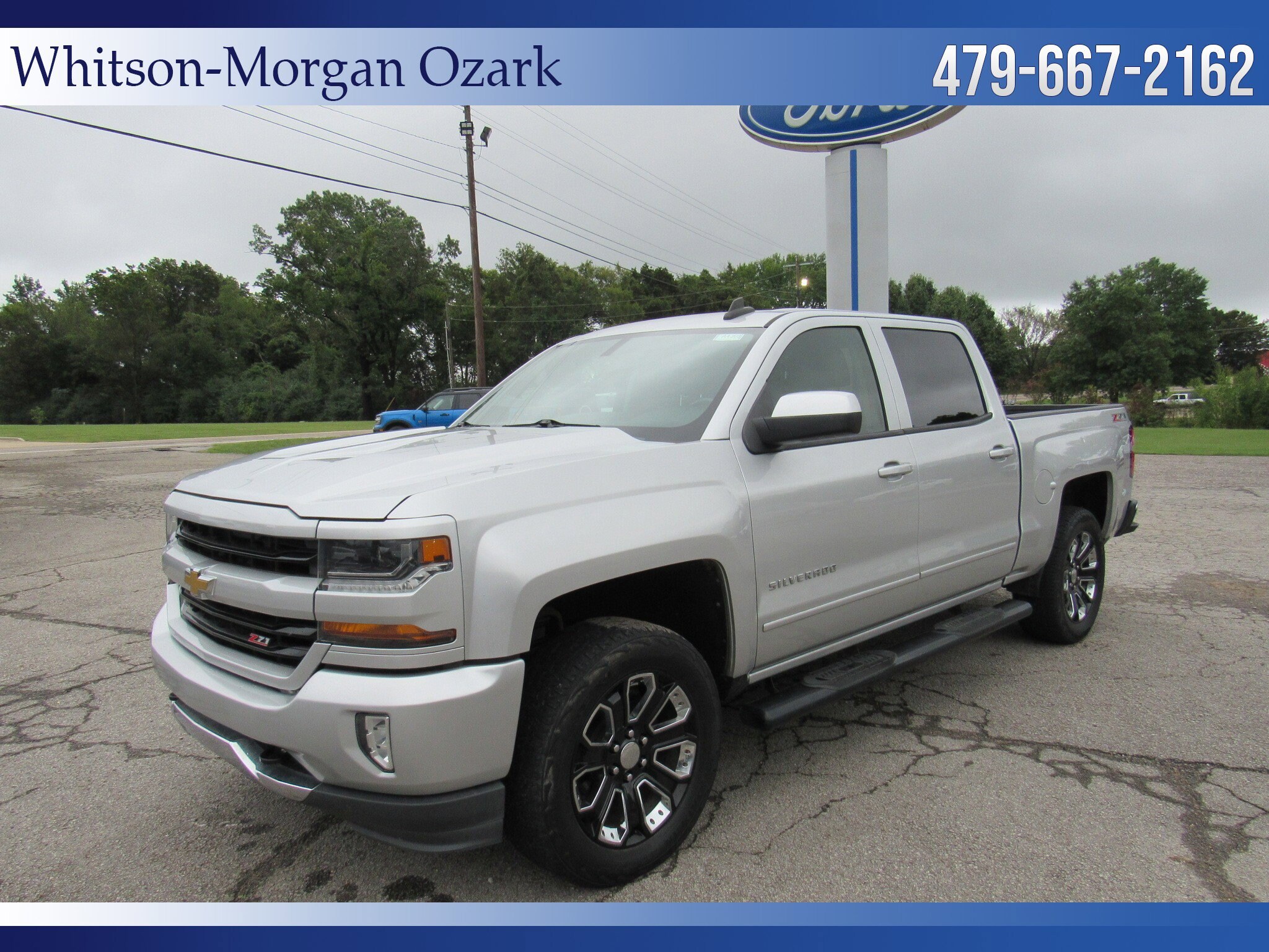 2017 Chevrolet Silverado 1500 LT photo 2