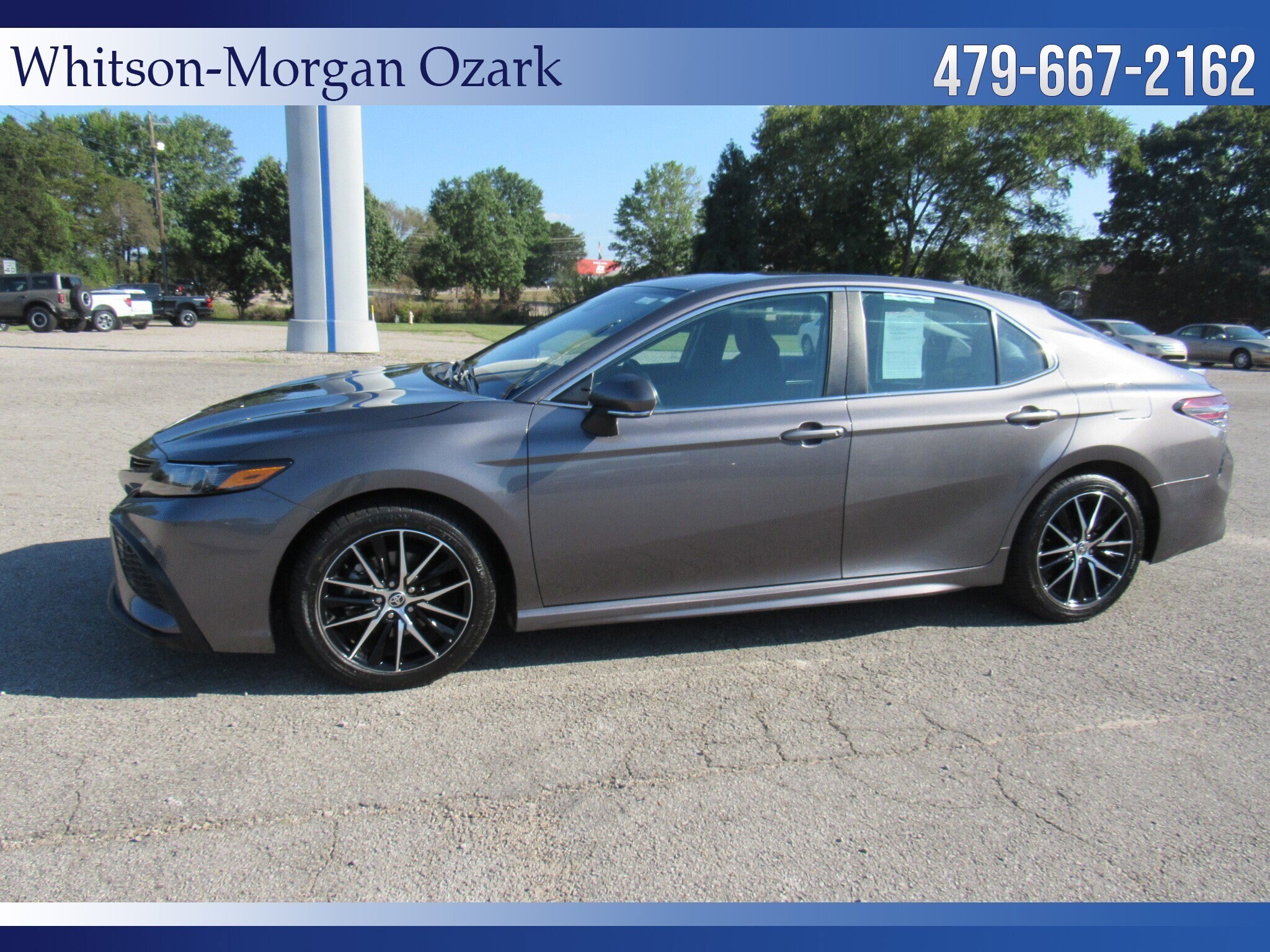 2023 Toyota Camry SE photo 3