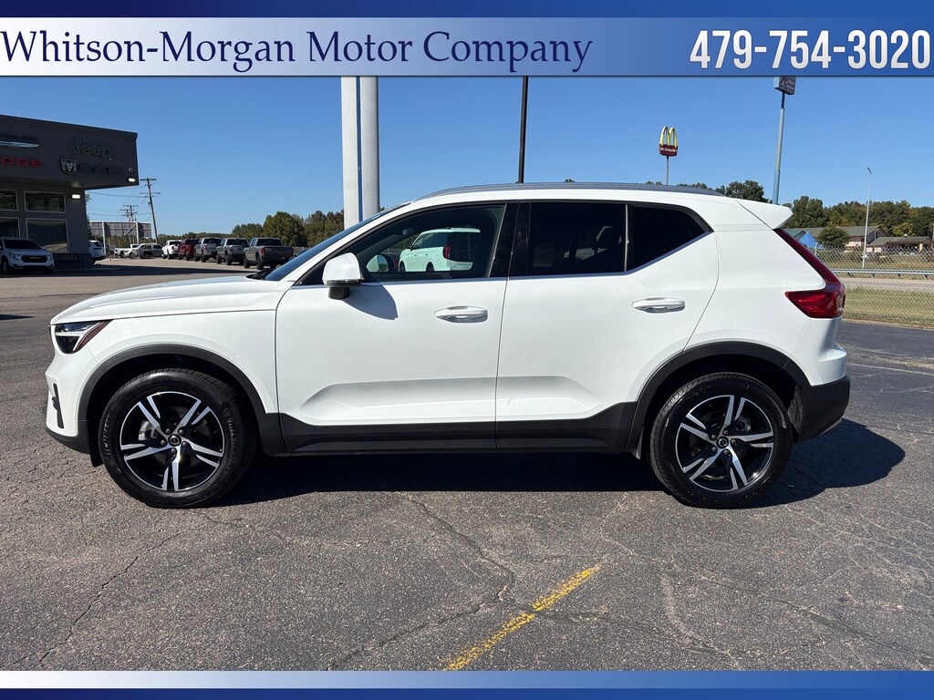 Used 2024 Volvo XC40 B5 Core SUV