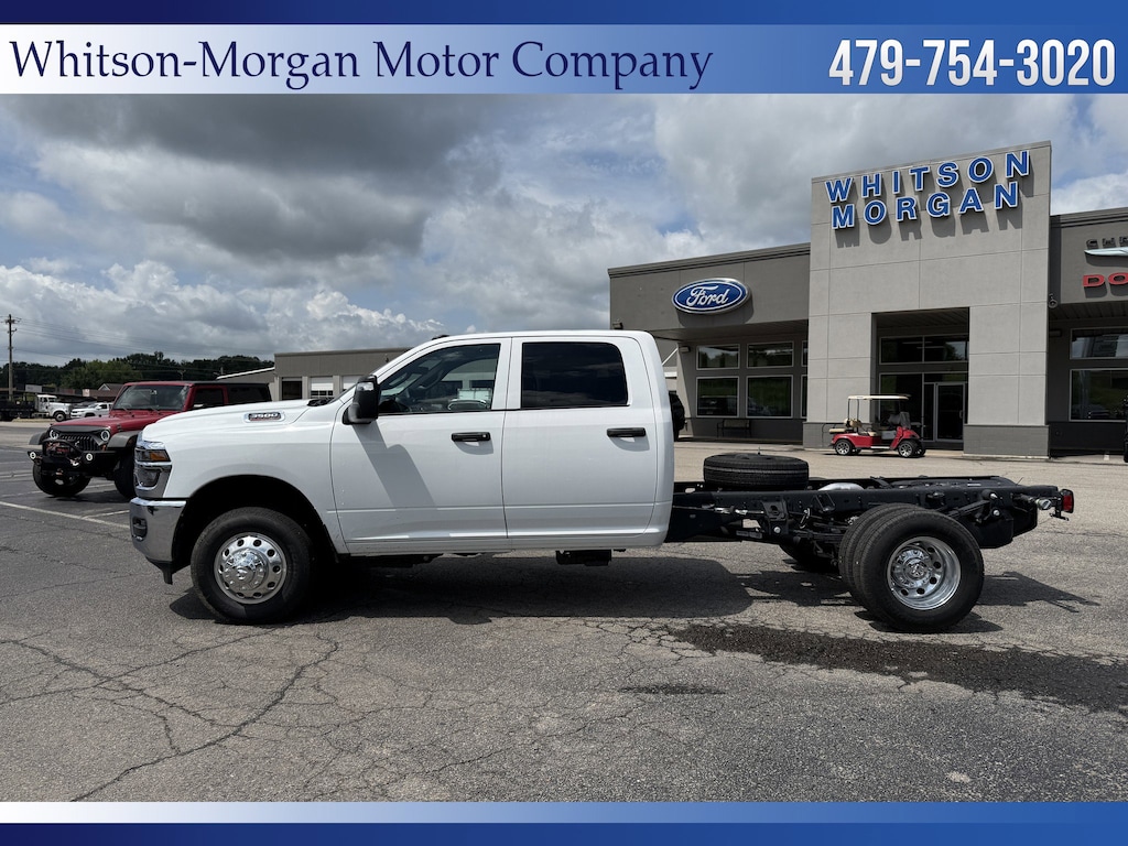 New 2025 Ram 3500 Chassis Cab 3500 TRADESMAN CREW CAB CHASSIS 4X4 60' CA Pickup