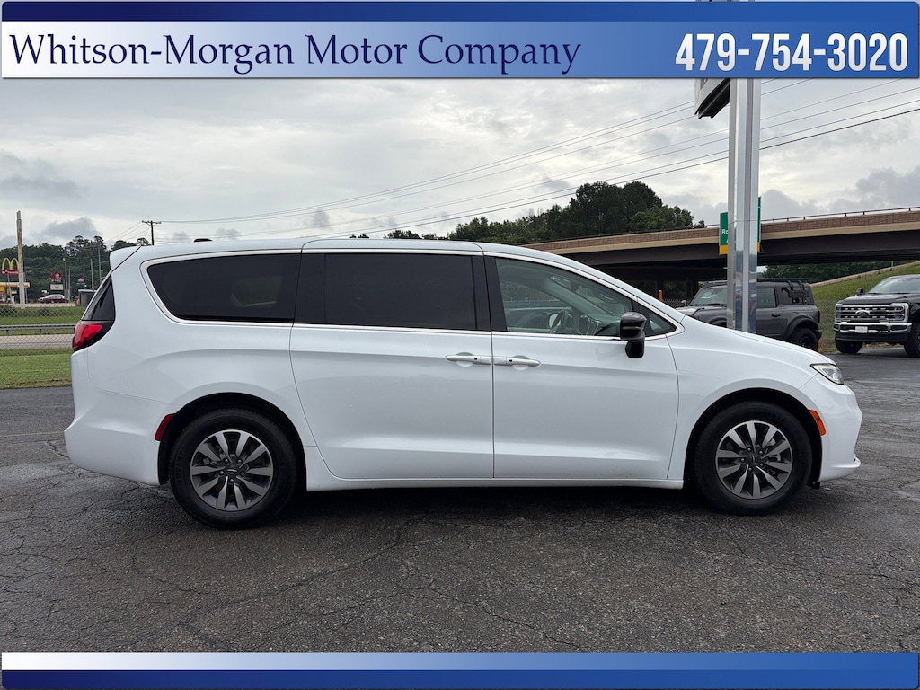 Used 2024 Chrysler Pacifica Plug-In Hybrid Hybrid Select Van Passenger Van
