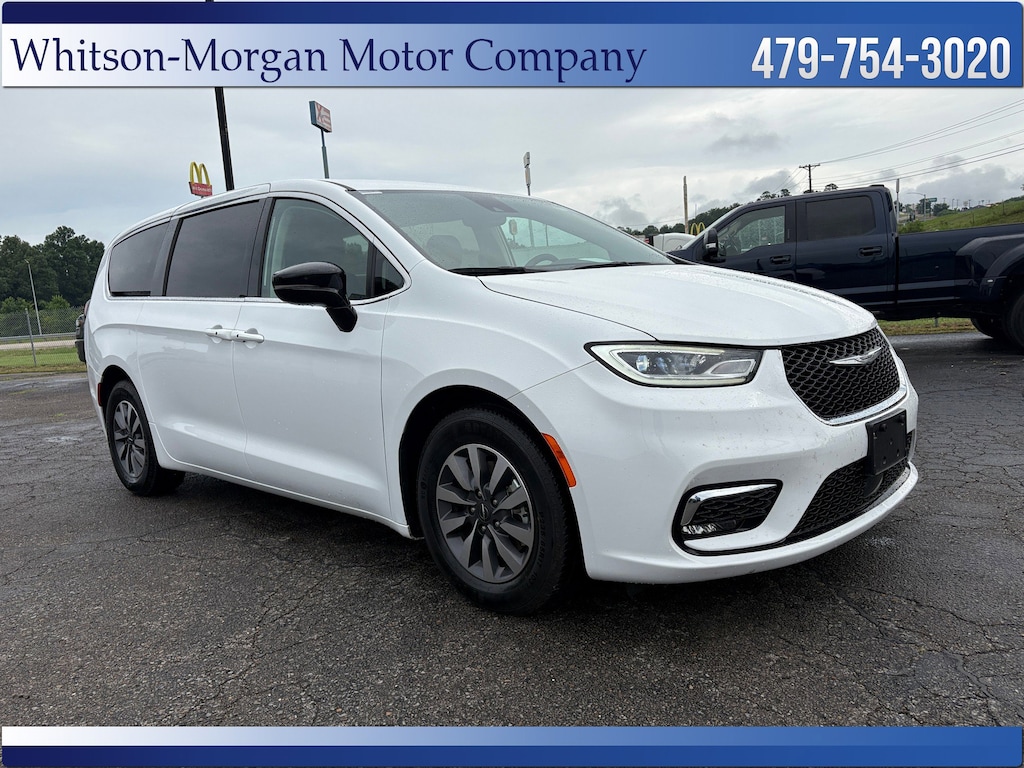 Used 2024 Chrysler Pacifica Plug-In Hybrid Hybrid Select Van Passenger Van