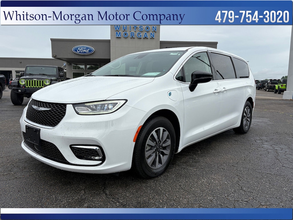 Used 2024 Chrysler Pacifica Plug-In Hybrid Hybrid Select Van Passenger Van