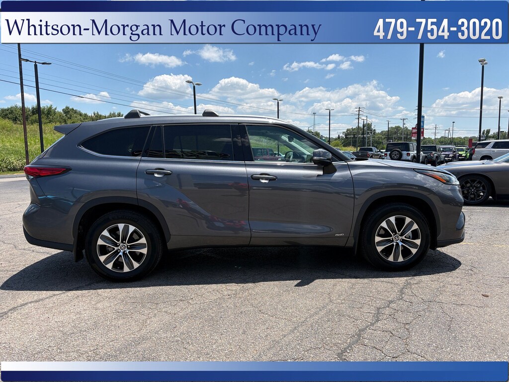 Used 2022 Toyota Highlander Hybrid XLE Hybrid XLE AWD