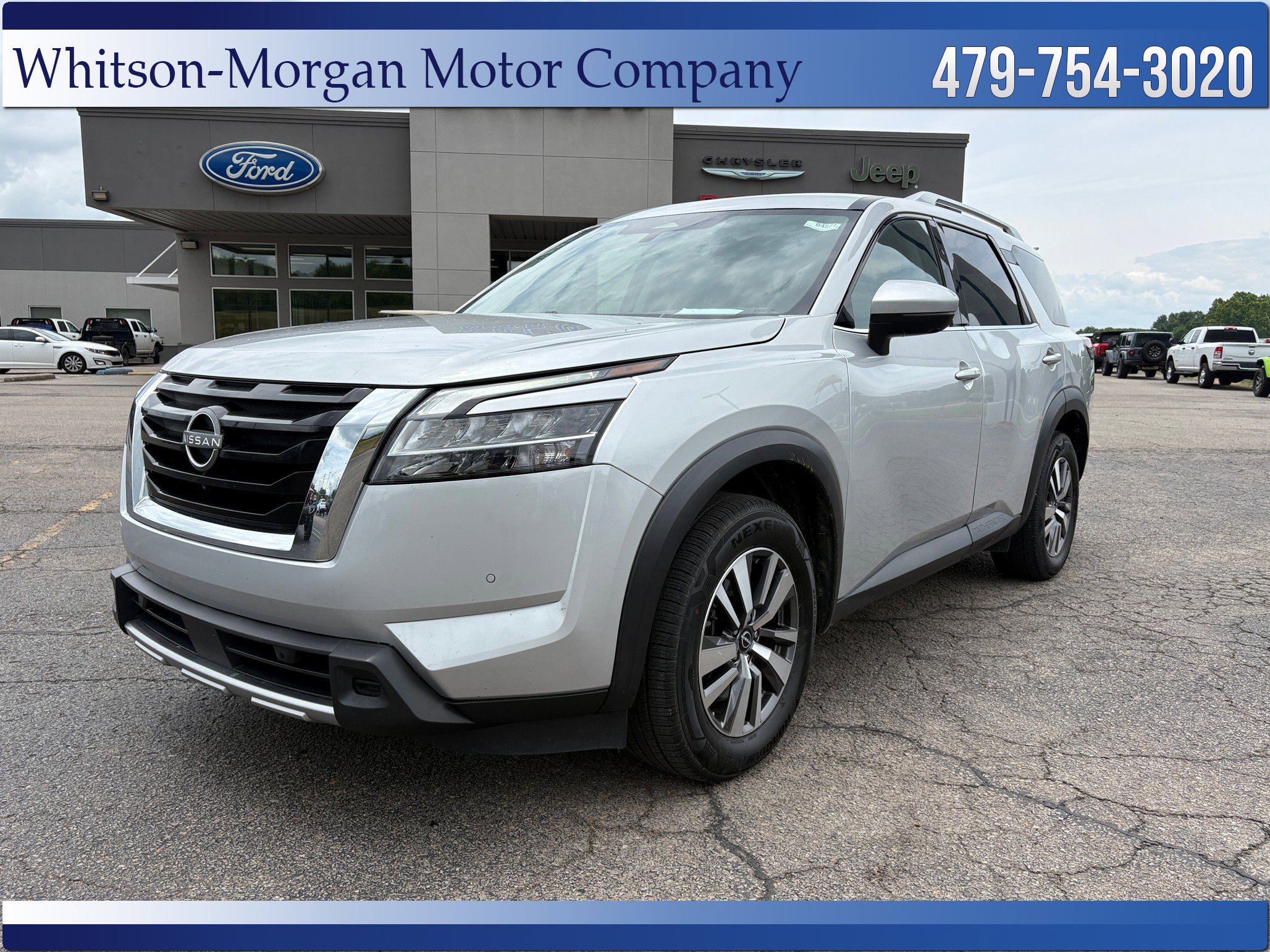 2023 Nissan Pathfinder SL 2WD's photo