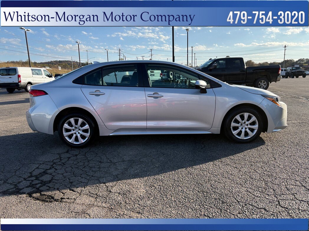 2025 Toyota Corolla LE photo 4