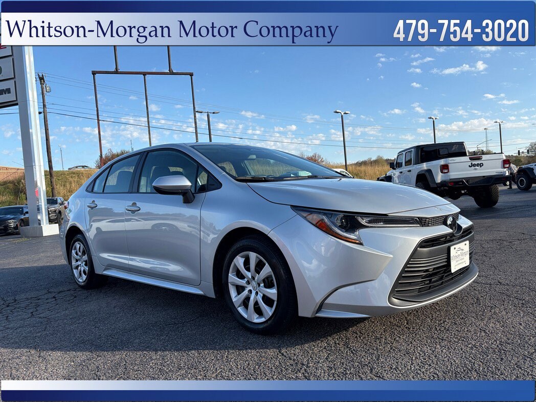 2025 Toyota Corolla LE photo 3