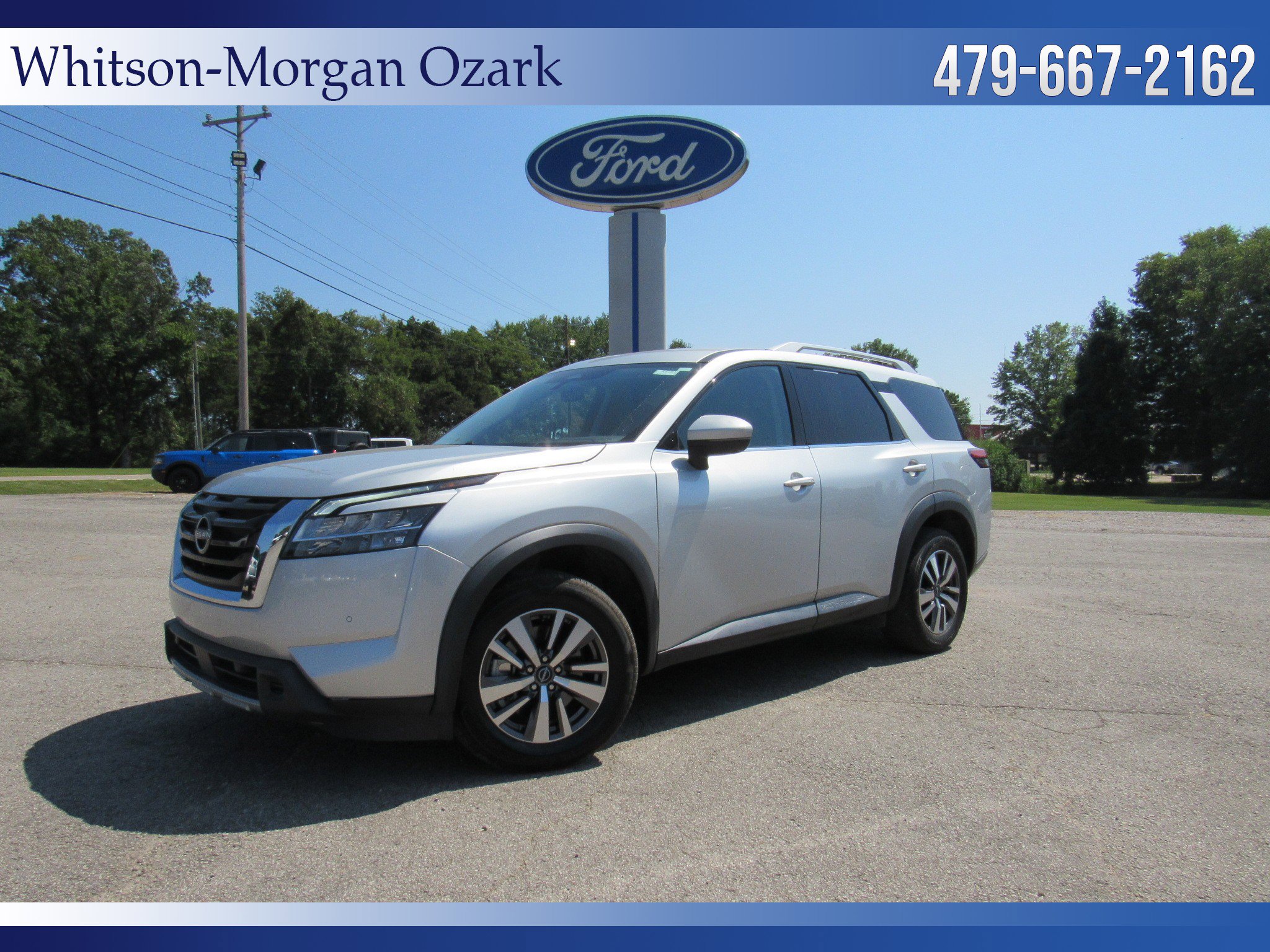 2023 Nissan Pathfinder SL