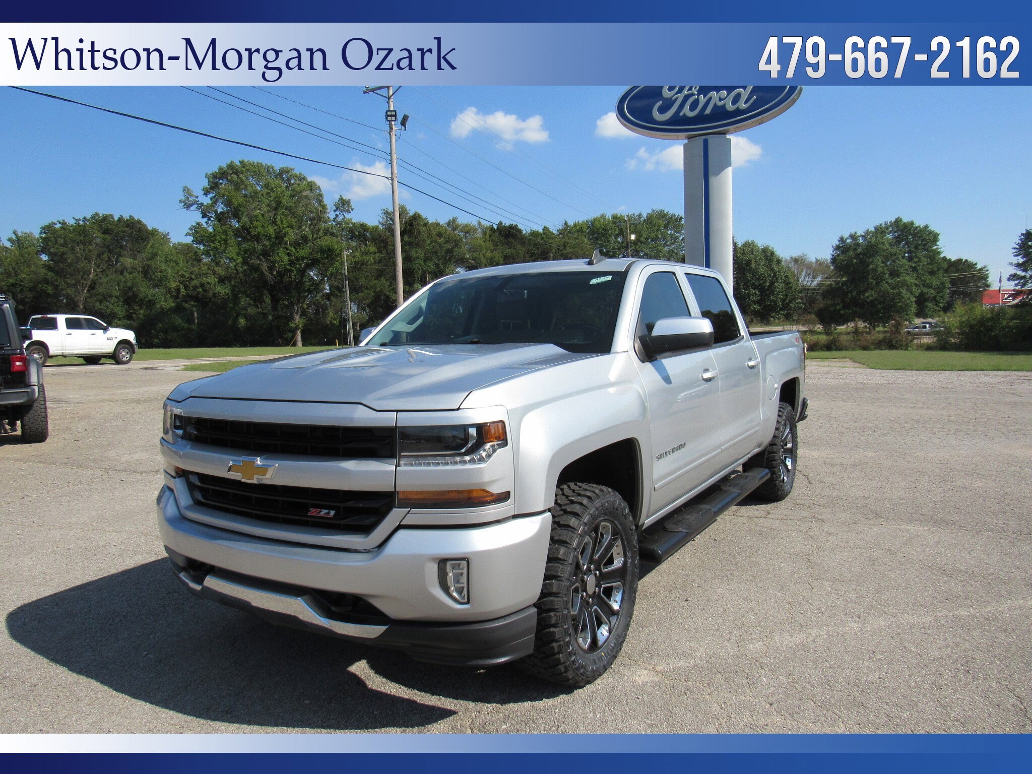 2017 Chevrolet Silverado 1500 LT photo 2
