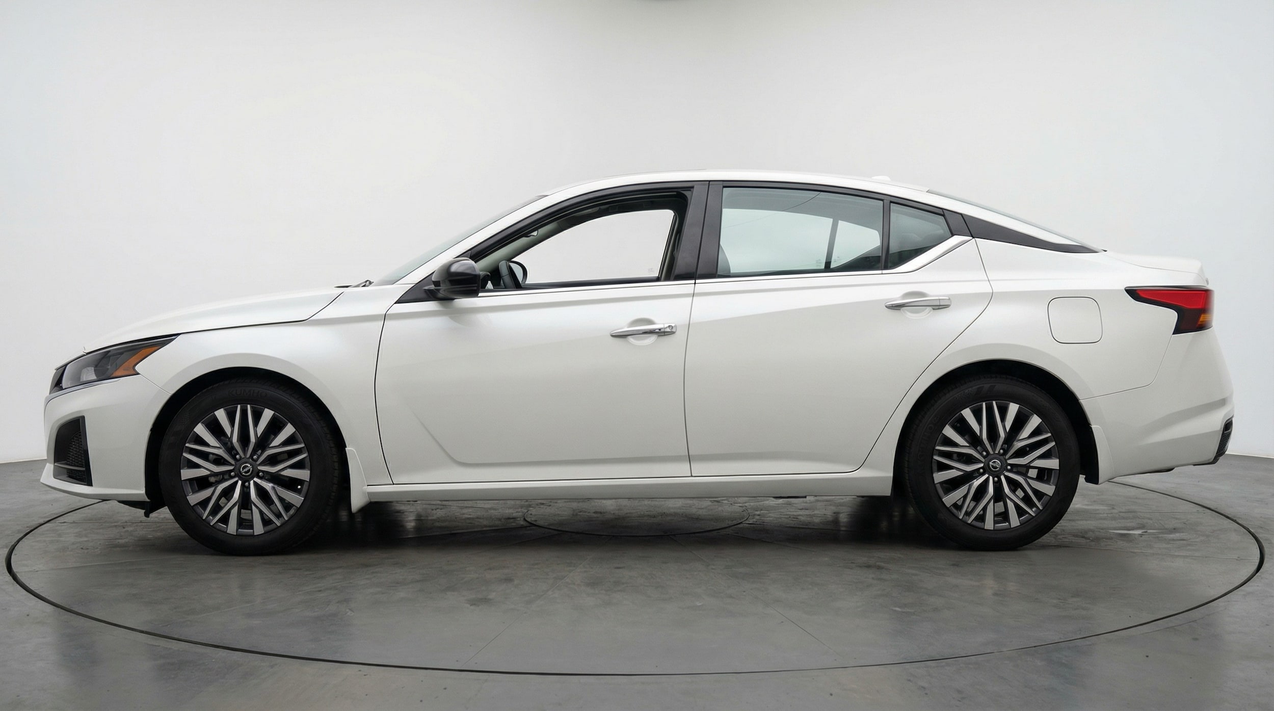 Thumbnail: 2025 Nissan Altima - 4
