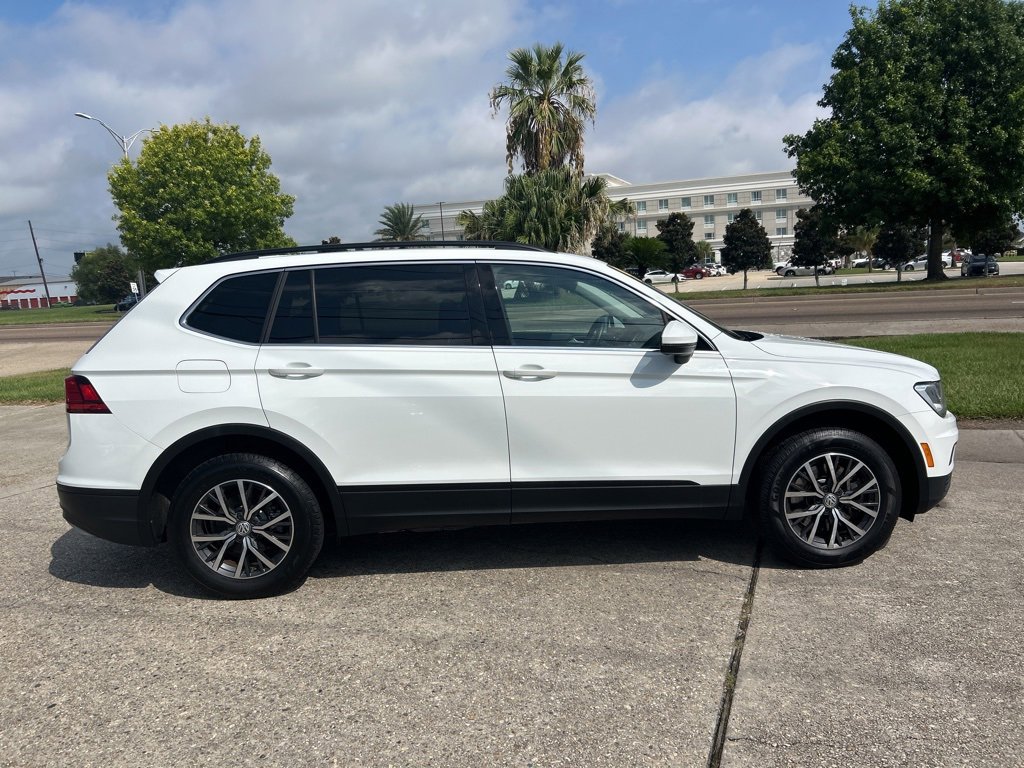 2019 Volkswagen Tiguan SEL R-Line photo 3