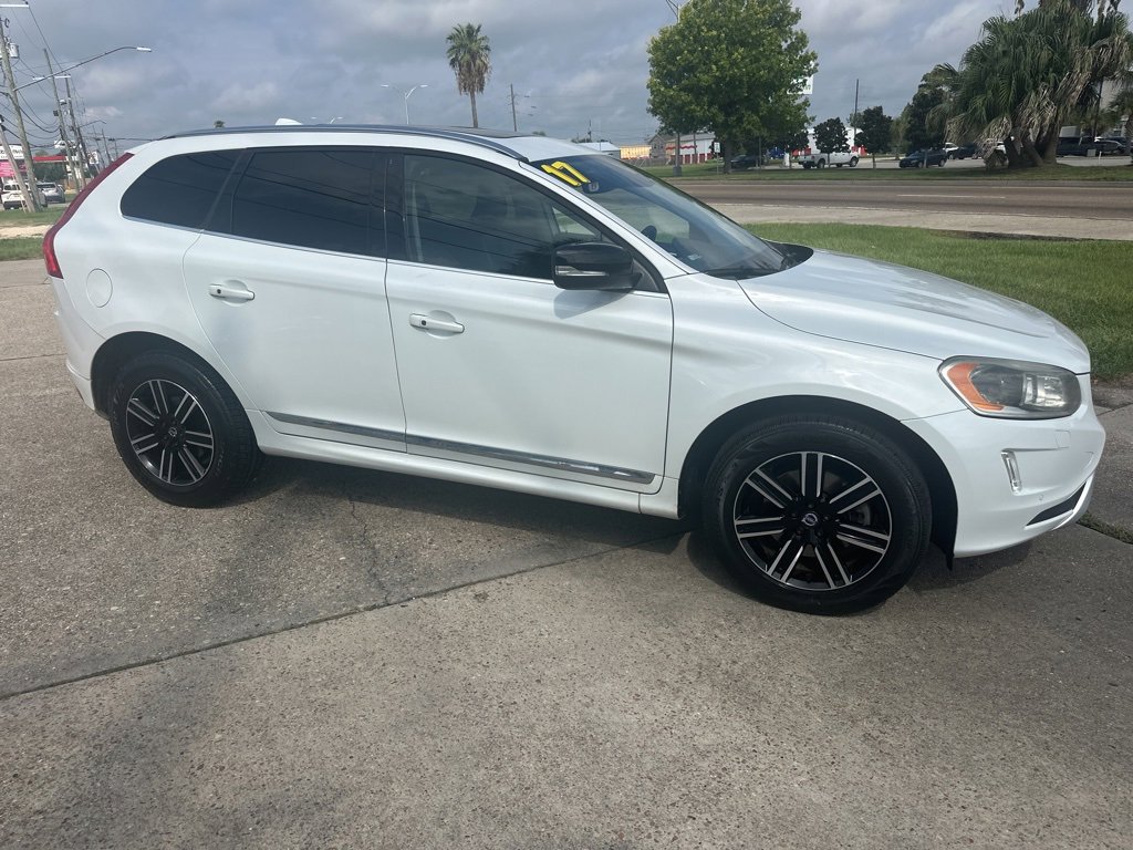 2017 Volvo XC60 T5 Dynamic photo 2