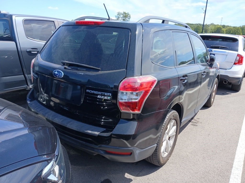 2015 Subaru Forester 2.5i Premium photo 2