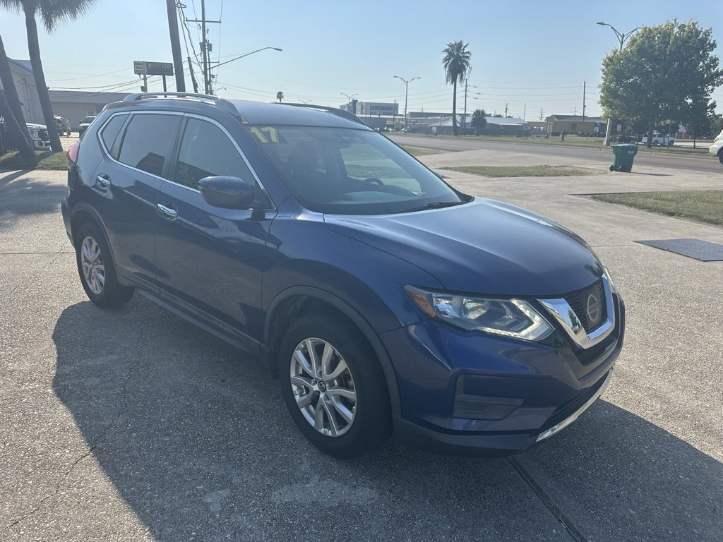2017 Nissan Rogue SV photo 3