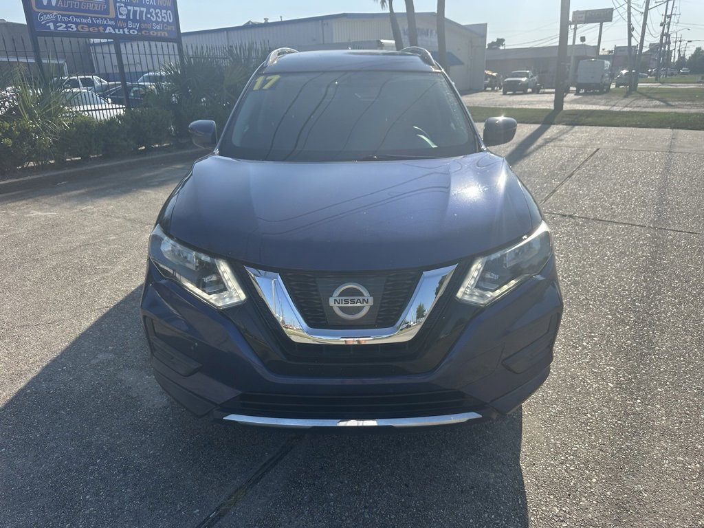 2017 Nissan Rogue SV photo 2