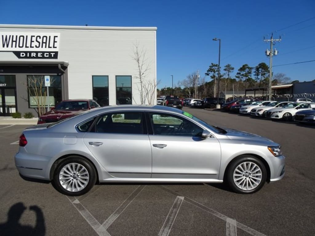 Used 2017 Volkswagen Passat 1.8T SE Sedan