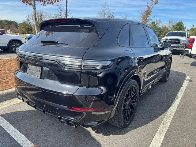 2022 Porsche Cayenne GTS photo 3
