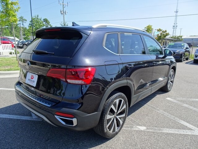 2022 Volkswagen Taos SE photo 3