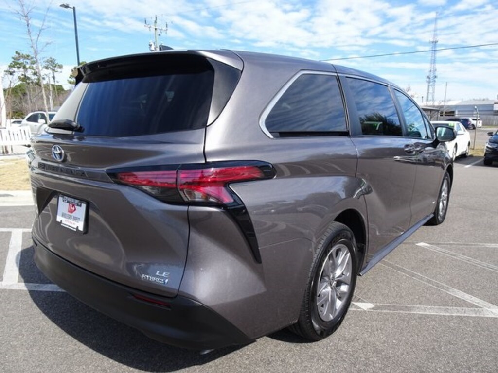 Used 2021 Toyota Sienna LE 8 Passenger Van