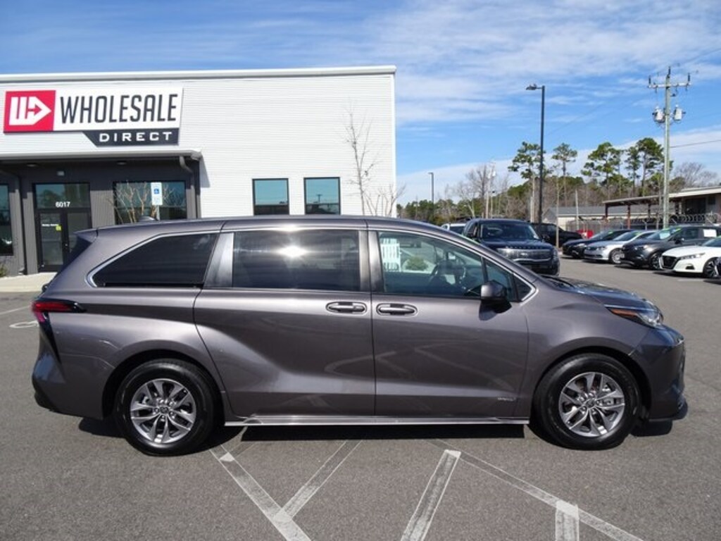 Used 2021 Toyota Sienna LE 8 Passenger Van