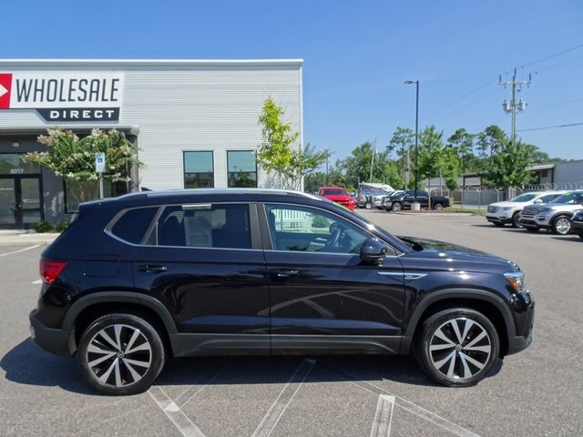 2022 Volkswagen Taos SE photo 2