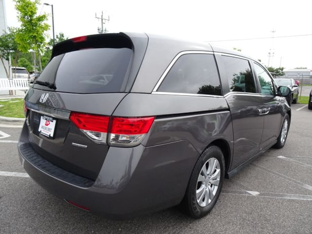 Used 2016 Honda Odyssey SE Van Passenger Van