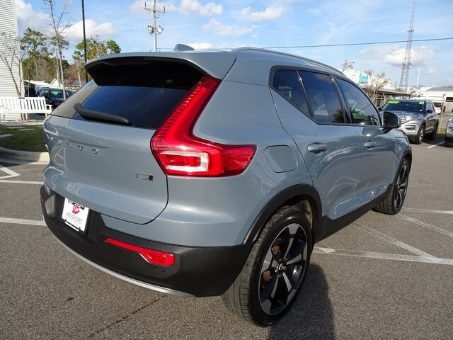 2020 Volvo XC40 T5 Momentum photo 2