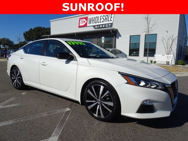 2022 Nissan Altima SR's photo